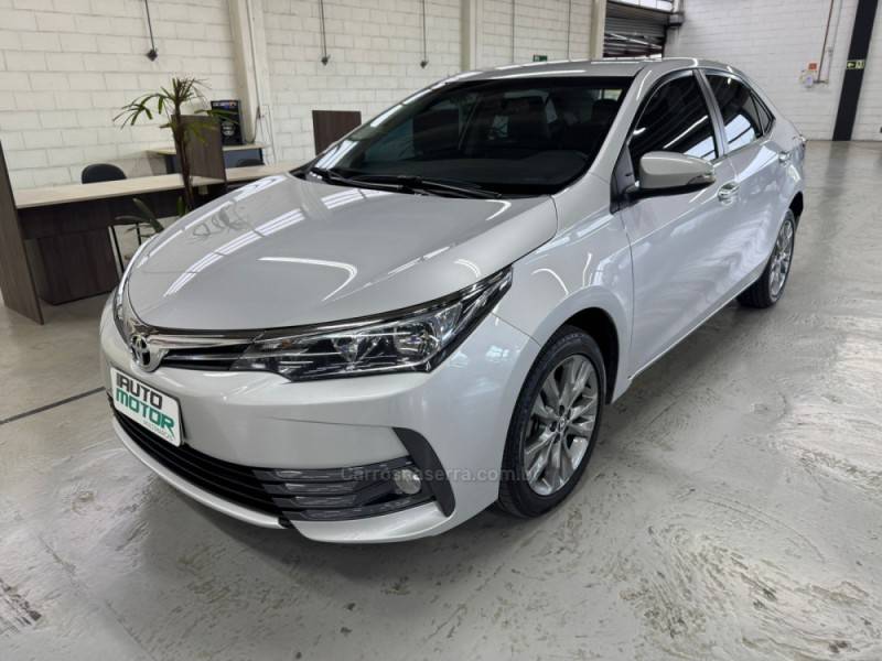 TOYOTA - COROLLA - 2019/2019 - Prata - R$ 108.900,00