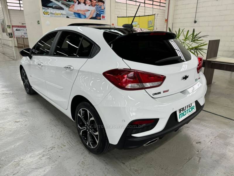 CHEVROLET - CRUZE - 2023/2023 - Branca - R$ 137.900,00